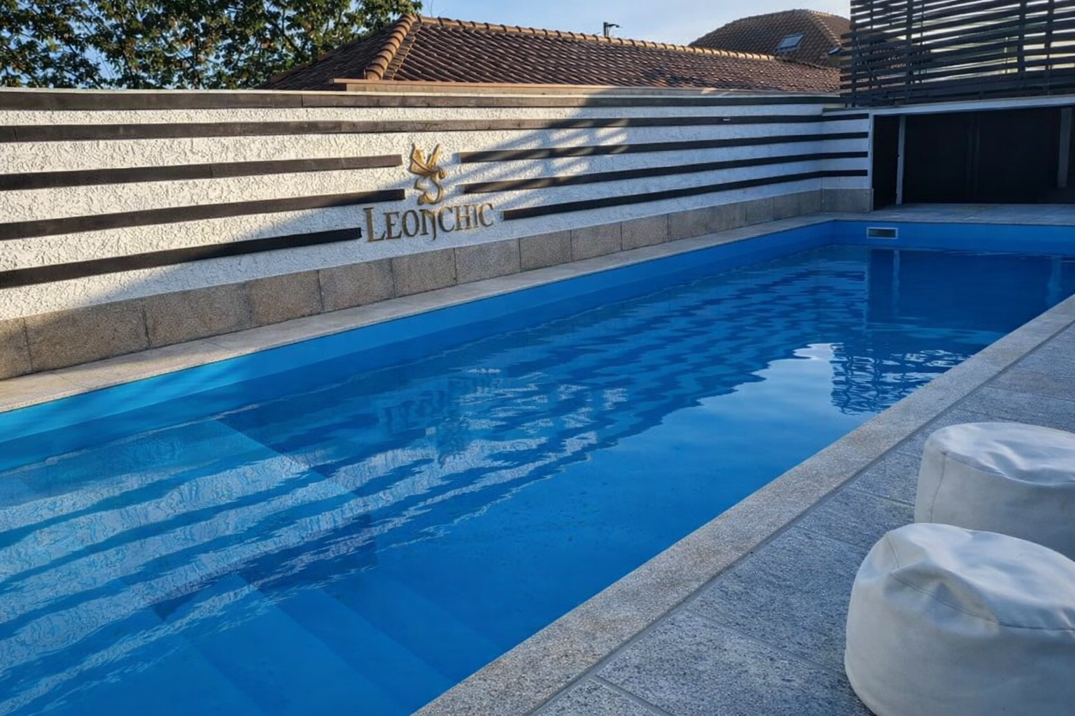Piscina — zona lounge