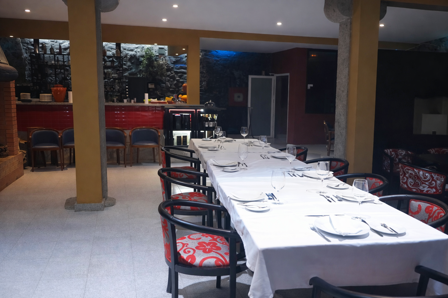 Restaurante — mesa e detalhe